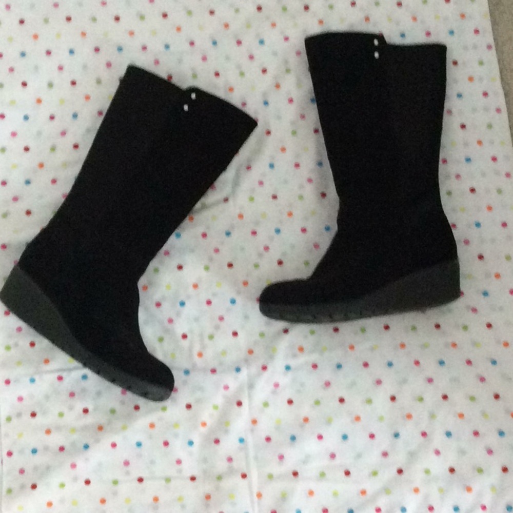 Black stretchy boots